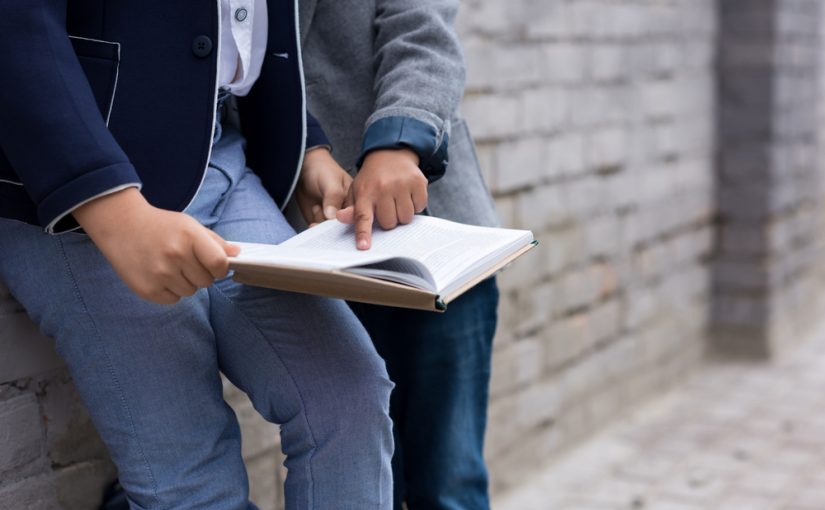 Dylematy zespolone z zgodną wymową dotykają raz po raz większą części dzieci .